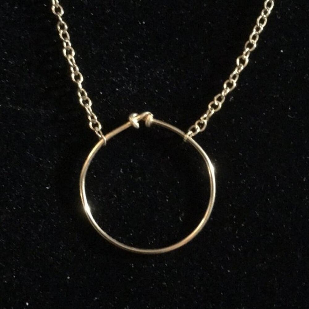 BNWOT Gold Tone Floating Circle Necklace